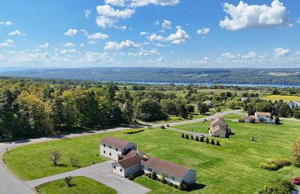 5BR Accessible Valley & Lake View Home Near Cornell - Sleeps 10 - Foto 36
