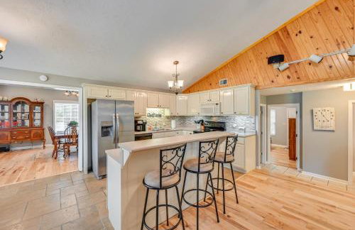 Access to Rough River Lake! Family Home with Deck - Foto 2