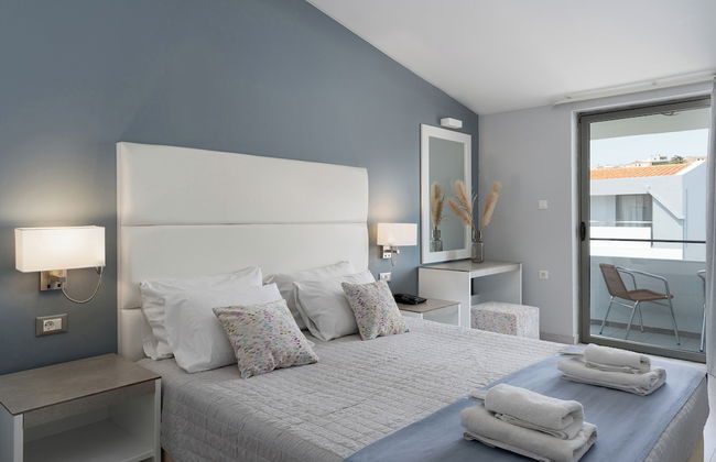 Sunrise Village Hotel - Photo 15