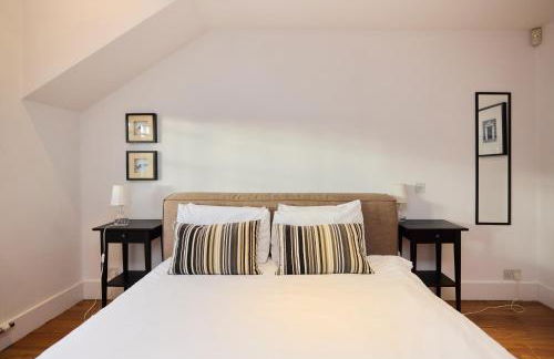 The Clapham Crib - Spacious 4BDR House with Patio - Photo 64