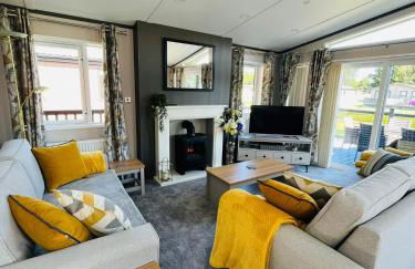 Laburnum Lodge with Hot Tub - Foto 12