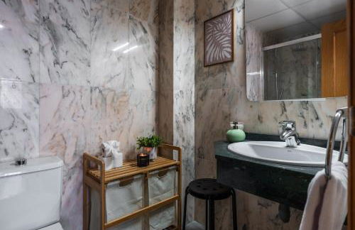 tuGuest Station with Parking - Photo 5