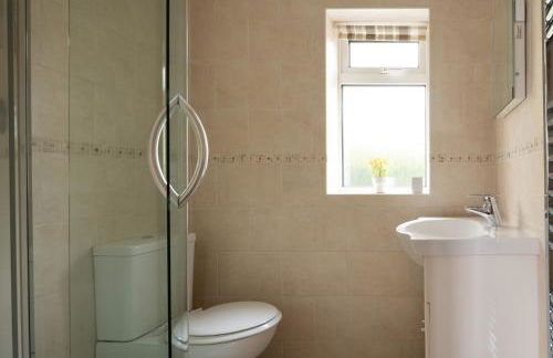 Chase Lodge, Kenilworth, Family Sized Cottage With free Wifi - Foto 11