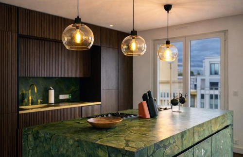 City Centre Roof Terrace Penthouse with Parking - Photo 2