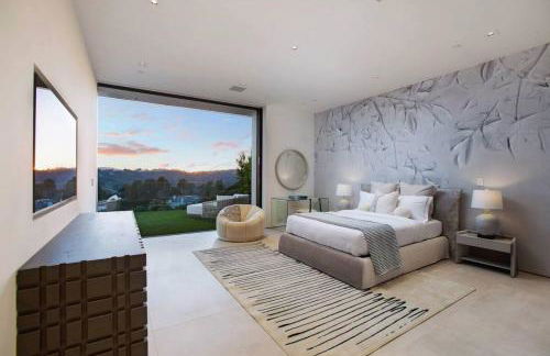 Ultra-Luxurious BH Estate with Pool, Theatre, Views - Foto 26