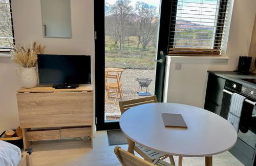 Eco-Friendly Highland Suite with Mountain Views - Photo 11