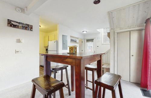 Downtown Creekside Getaway - Foto 8