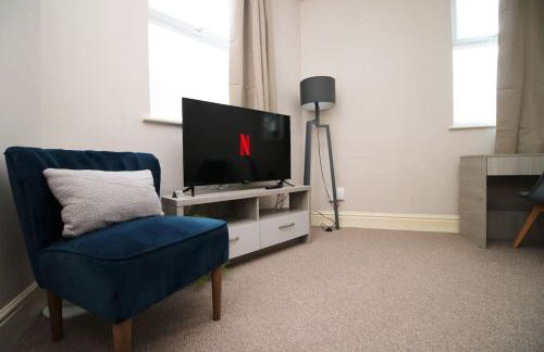 2 Bedroom City Apartment - 20mins Walk to Cabot Circus, With Free Wi-Fi & Off-Peak Parking Included - Foto 8
