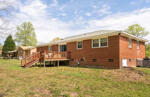 Updated home near Fort Jackson - Foto 27