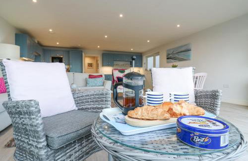 Bucket and Spades- Right on the Beach - Foto 23