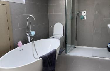 Modern Newly Renovated 3 Story House in Ebbw Vale - Foto 10