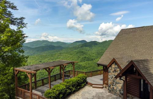 A Celestial Chalet Pets, Hot Tub & Mountain View - Photo 1