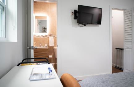 Stylish Studio Near Wynwood & Design District - Photo 9