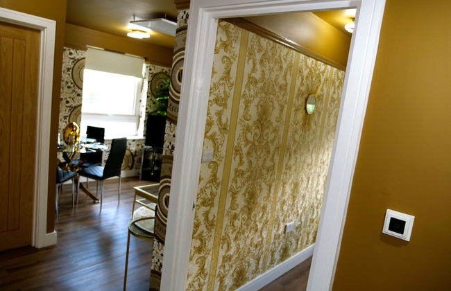 Ultra Deluxe Versace Apartment Near Sheffield - Photo 23