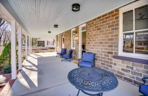 Radiant Gloucester House with Private Porch! - Foto 24