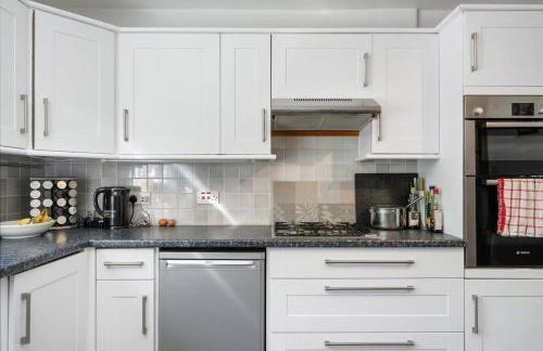 Spacious Cotswolds House Garden with Hot Tub - Foto 9