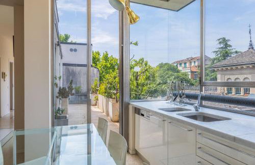Milan Central Penthouse with Terraces, Jacuzzi & Garage - Foto 11