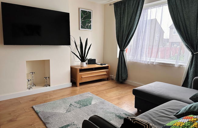 2 Bedroom Apartment-sleeps 6-parking-wifi - Photo 1