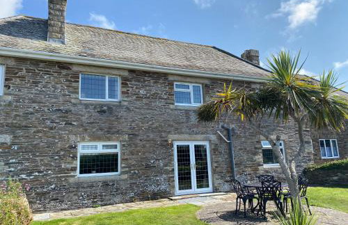 WALK TO THE BEACH, spacious cottage with sea views - Foto 1