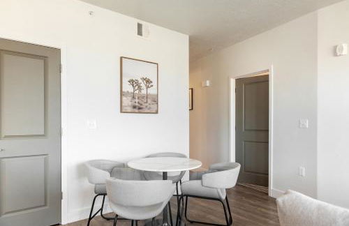 Landing Beautiful 1BD Pool Gym - Foto 50