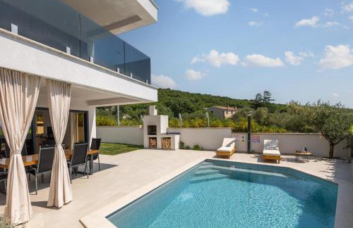 Luxury apartment Marco Polo with a private swimming pool with salt sea water - Foto 10