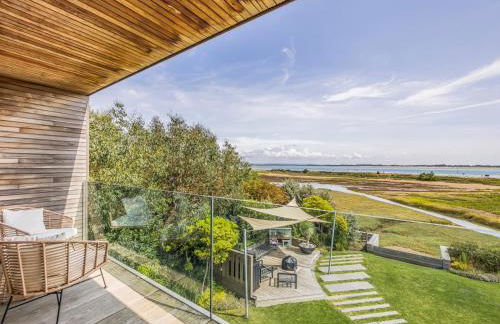 Breathtaking Home with Parking - Pass the Keys - Photo 28