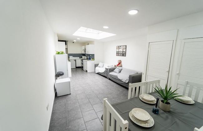 Studio Available Close to Queen Elizabeth Hospital - Photo 9