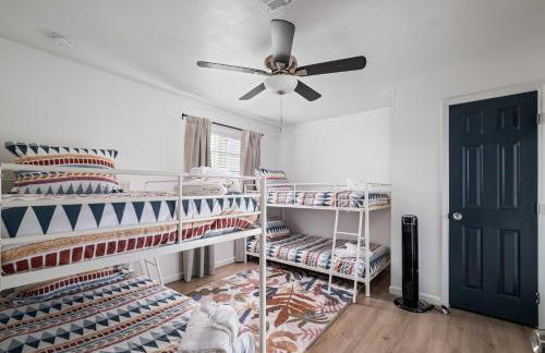 Gorgeous 4-bed home with Golf, Pool, & Hot Tub! - Photo 24