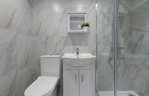 Bright 2-Bedroom Ensuite Apartment with Kitchen - Foto 33