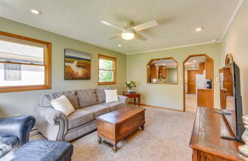 Dog-Friendly Watertown Vacation Rental with Deck - Foto 1