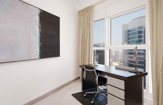 Maison Privee - Elegant and Panoramic Sea View Apt on Al Reem Island - Photo 18