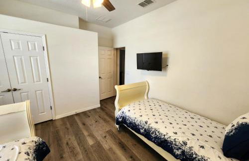 652- Spacious 5-Bedroom Villa with Pool, Spa & Scenic Lake Views - Foto 28