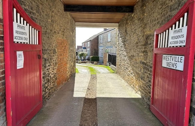 2 Bedroom Cottage Free Private Parking Fire Place - Photo 15