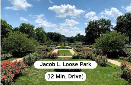 Classy 2BR-Parking, Rooftop,Near Arrowhd & TMobile - Photo 17