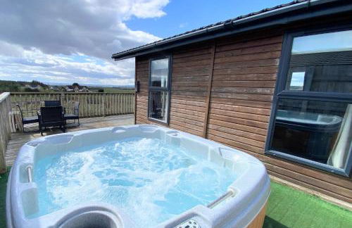 Benarty 11 with Private Hot Tub - Fife - Loch Leven - Lomond Hills - Pet Friendly - Photo 1