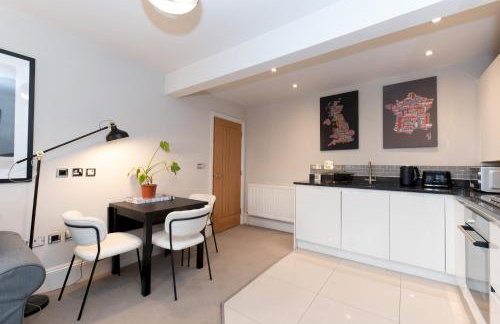 Stunning 1 BR Surbiton with views, near station - Pass the Keys - Foto 26