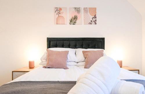 Spacious 2 Bedroom Balcony Flat with Parking and Fast WiFi - Foto 13