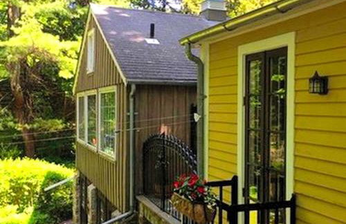 Luxurious Riverfront Cottage with a Hot Tub and a Fireplace near the Twin Lakes, Connecticut - Foto 17