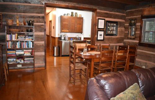 Restored1850s log cabin, with gazebo and gardens! 1 mile to downtown Weaverville - Foto 14