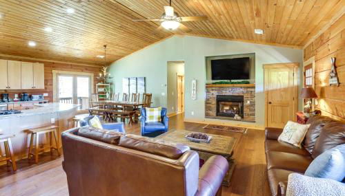 Family Cabin with Private Hot Tub and Views in Boone! - Foto 3