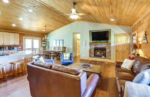 Family Cabin with Private Hot Tub and Views in Boone! - Foto 3