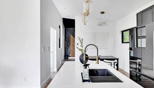 Entire Home with Local Restaurants and Lodges - Photo 2