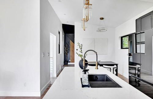 Entire Home with Local Restaurants and Lodges - Foto 2