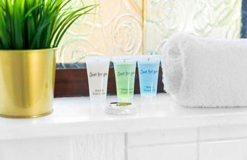 Three Bedroom House - Garden Space - Parking Included - Netflix Access - Parking - 74B - Foto 33