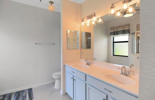 Gorgeous Lakefront Villa in Gran Paradiso - Seabird Villa - Photo 26