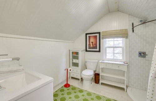 Unwind Fireside and Walk to Dtwn! Tyron Retreat - Foto 17