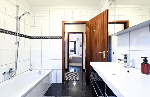 COSY-Apartment - Glazed Balkony & Carport, 70m2 - Foto 27