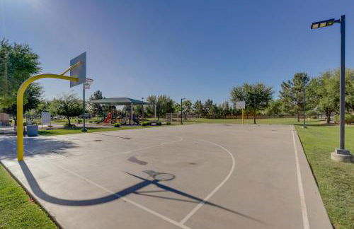 Golfers Oasis with Heated Pool in Avondale! - Foto 38