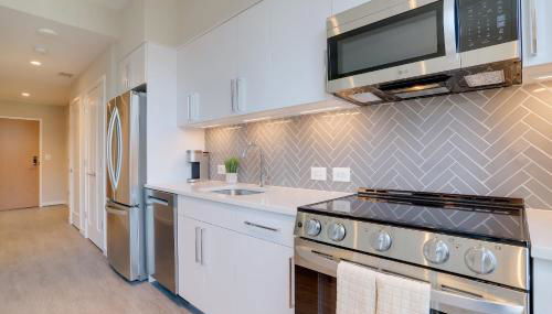 Sojourn Rosslyn Gym Pool Rooftop & Free Parking - Photo 4