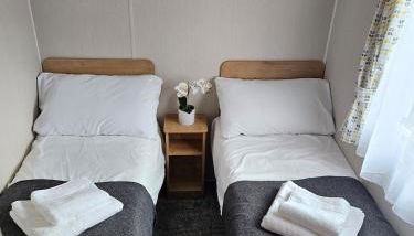 Modern Caravan - Park Dean-Camber Sands - sleeps 6- ENTERTAINMENT PASSES NOT INCLUDED - Foto 3, towels